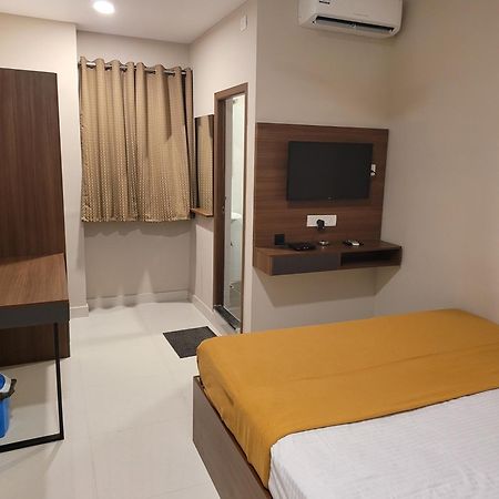 M Square Hotel Vellore Room photo