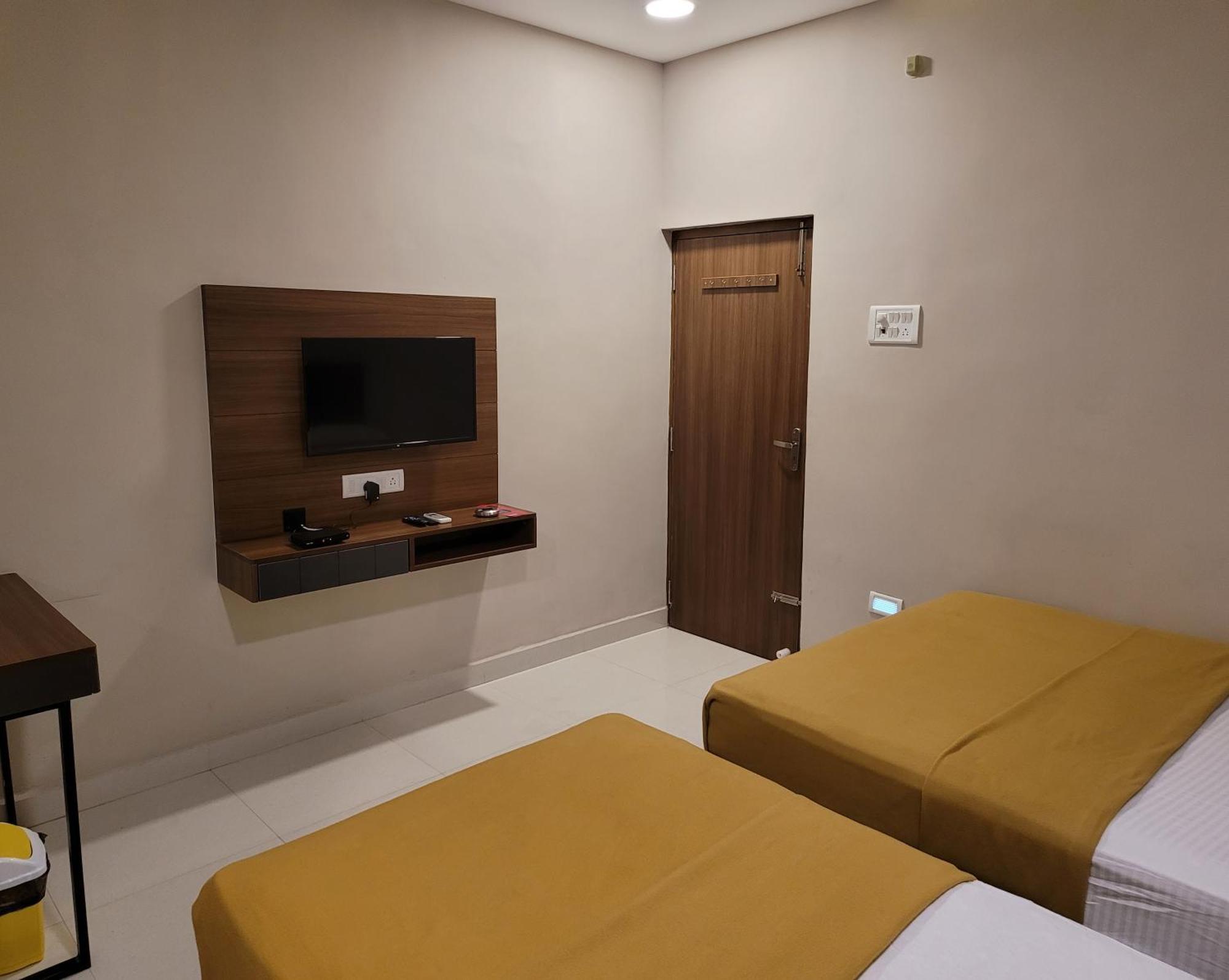 M Square Hotel Vellore Room photo