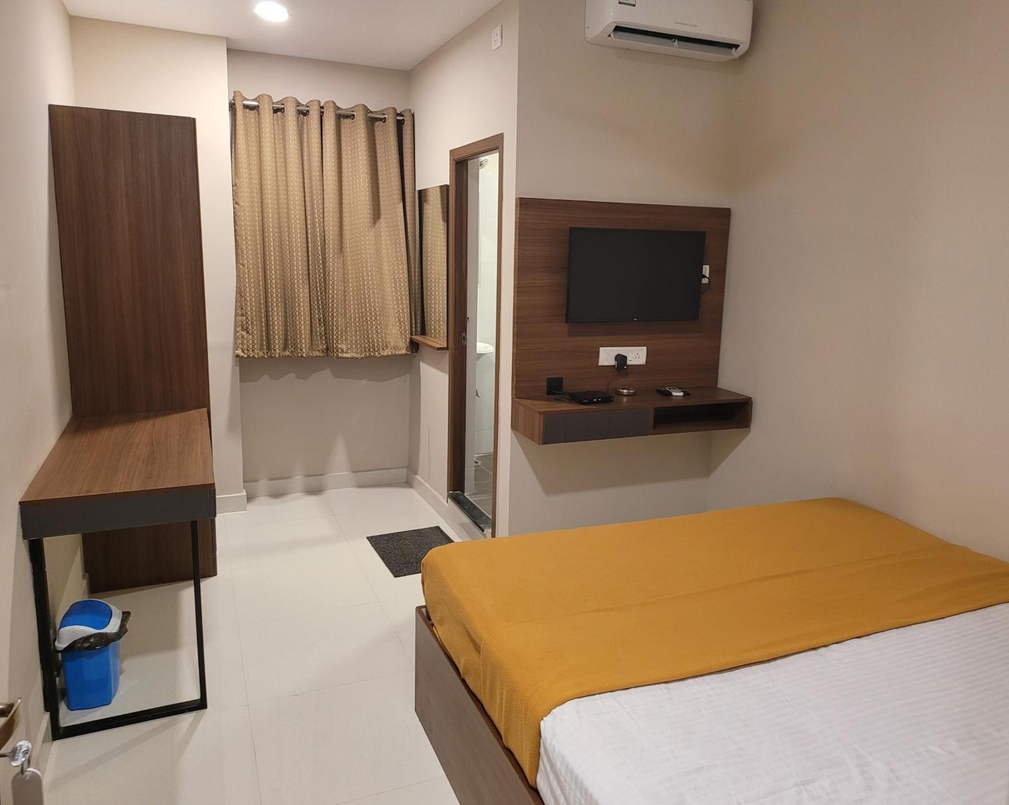 M Square Hotel Vellore Room photo